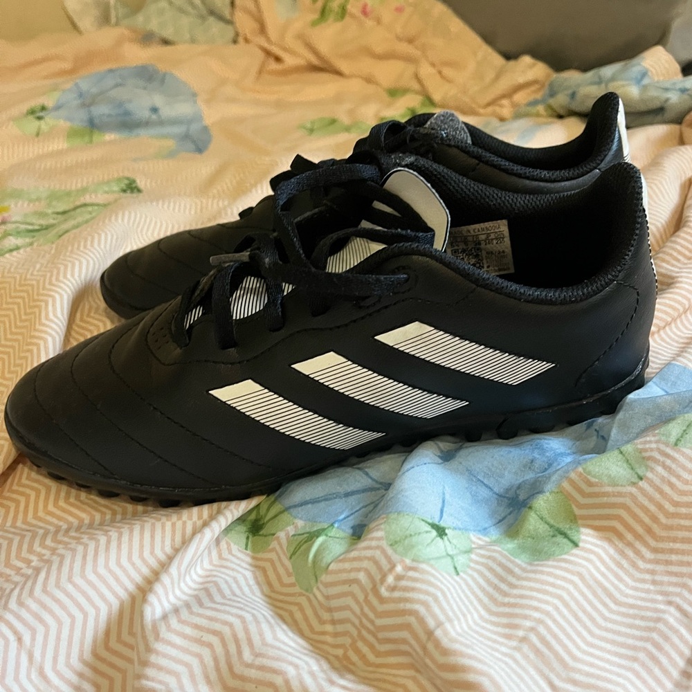 Adidas Black and White indoor turf cleats. Size 5.5Y. Used but very good - Picture 4 of 6